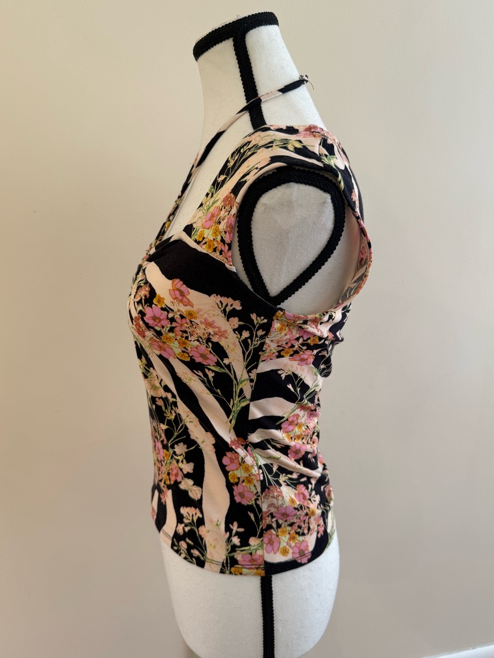 Guess - Floral Strappy Keyhole Women’s Top in Black and Pink size Small - Picture 4 of 5